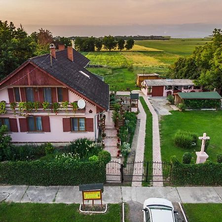 Gemenc Vendeghaz Hotel Hercegszanto Buitenkant foto