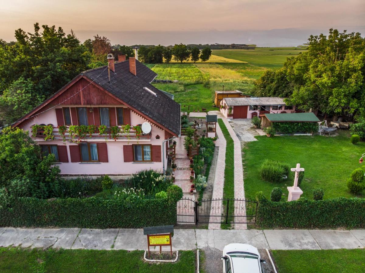 Gemenc Vendeghaz Hotel Hercegszanto Buitenkant foto